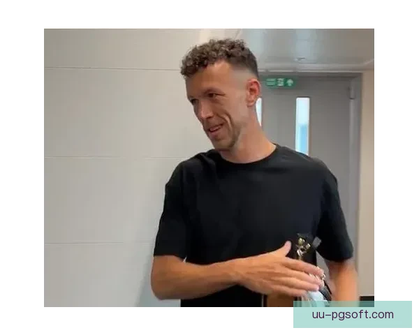 佩里西奇免签正式加盟托特纳姆热刺开启新赛季征程